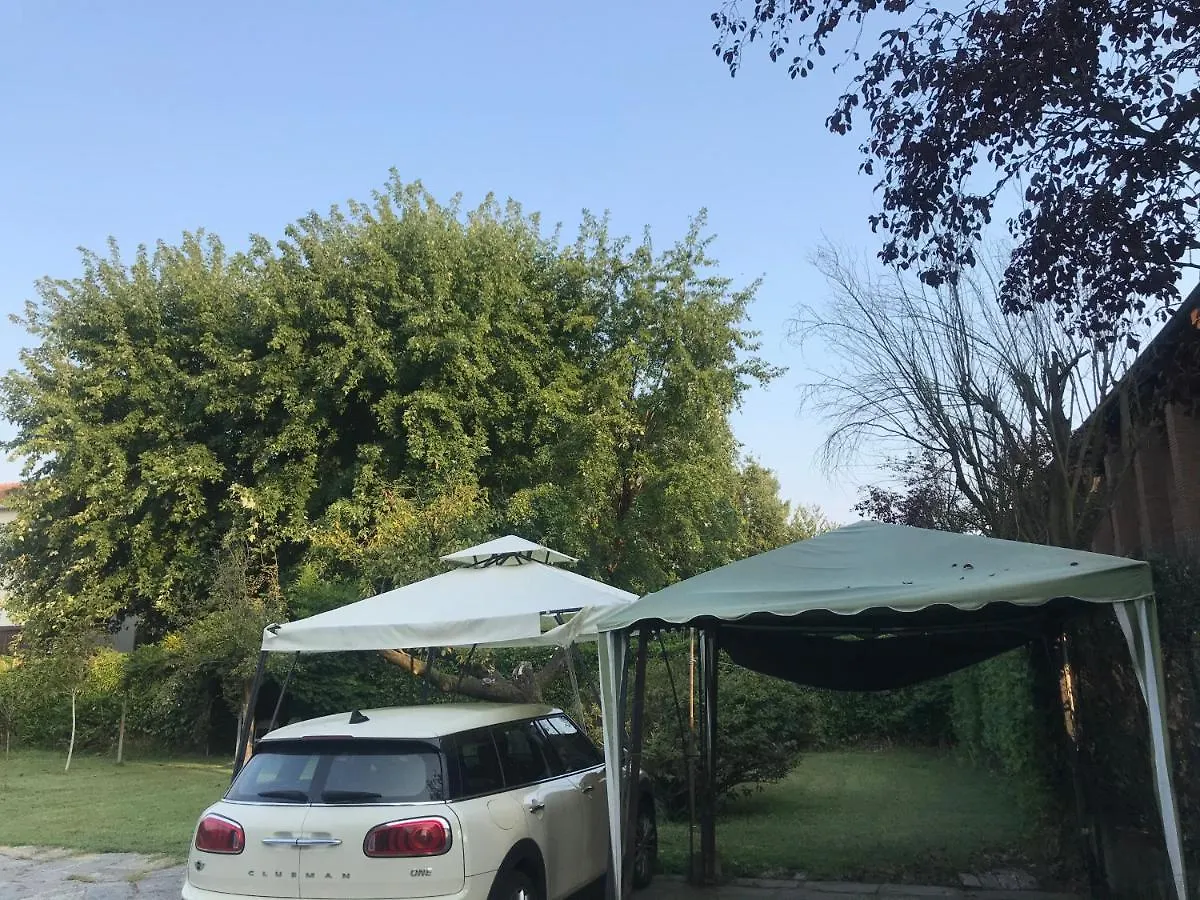 Appartamento per single in villa Vigevano 0*,  Italia